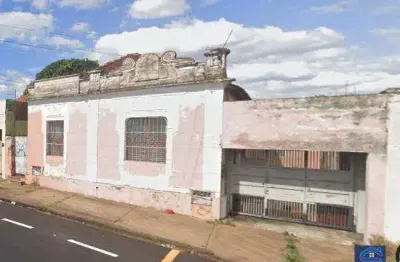 Vende-se terreno com duas edificações no bairro fabrício!