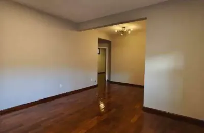 Vende-se ótimo apartamento recém reformado próximo ao atacadão!