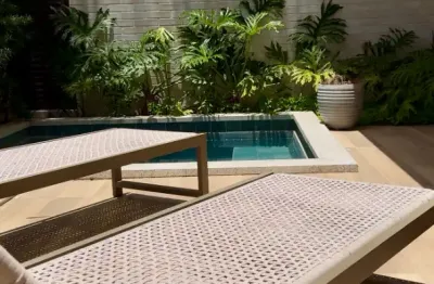 Apartamento térreo com 95 m² mobiliado com 2 quartos sendo 1 suíte a beira mar da praia dos carneiros