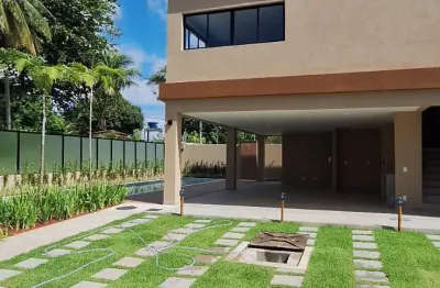 Localização privilegiada em buraquinho, perto da praia, escolas, supermercados e fácil acesso à estrada do coco