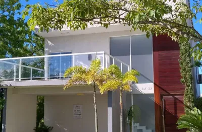 O sobrado está localizado no bairro alphaville (abrantes) tem 220 metros quadrados com 3 quartos sendo 2 suites e 3 banheiros