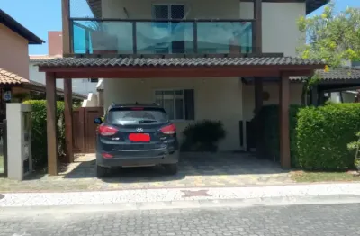 O sobrado está localizado no bairro buraquinho com 350 metros quadrados com 4 quartos sendo 1 suite e 4 banheiros