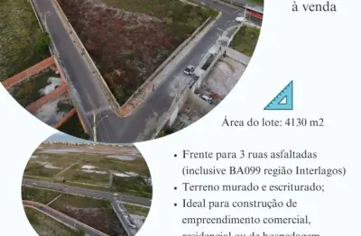 O imóvel no bairro arembepe com 4130 metros quadrados murado e escriturado