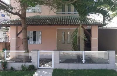 O sobrado está localizado no bairro buraquinho com 198 metros quadrados com 4 quartos sendo 3 suites e 4 banheiros