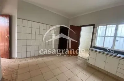 Casa com 7 quartos à venda na rua pio xii, 681, lagoinha, uberlândia por r$ 650.000