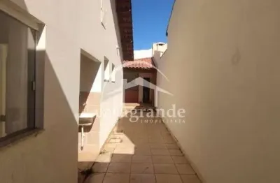 Casa com 3 quartos à venda na alameda josé de oliveira guimarães, 5, jardim holanda, uberlândia por r$ 660.000