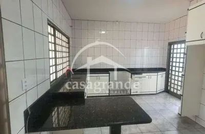 Casa com 4 quartos para alugar na rua maria dirce ribeiro, 1, santa mônica, uberlândia por r$ 5.500