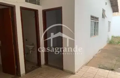 Casa com 4 quartos para alugar na avenida joão pinheiro, 1, umuarama, uberlândia por r$ 3.200