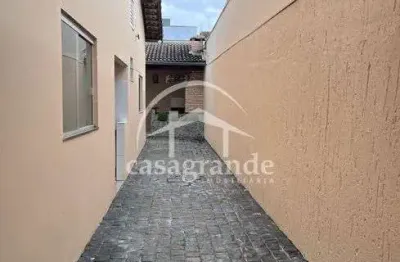 Casa com 3 quartos para alugar na Rua Maria Cristina Rodrigues, 1, Alto Umuarama, Uberlândia por R$ 4.200
