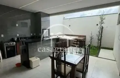 Casa com 3 quartos à venda na RUA PLANICIE, 1, Aclimação, Uberlândia por R$ 1.350.000
