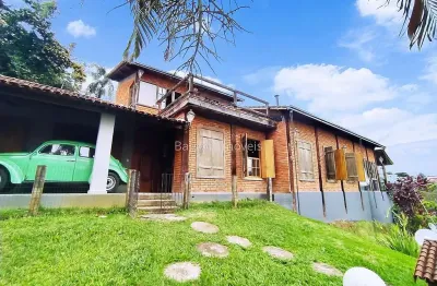 Maravilhosa casa 3 quartos sendo 1 suíte a venda no condomínio parque jardim da serra em juiz de fora