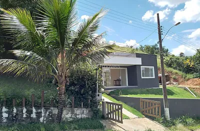 Granja com 2.940 metros quadrados com casa de 2 quartos sendo 1 suíte a venda em condomínio fechado em simão pereira
