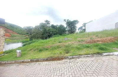 Terreno com 411 metros quadrados em condomínio fechado a venda no bairro salvaterra juiz de fora