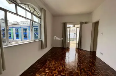 Apartamento amplo com 3 quartos sendo 1 suíte com varanda a venda no bairro alto dos passos em juiz de fora
