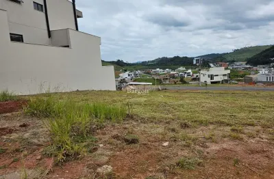 Lote semi plano com 310m² a venda no condomínio estrela alta em juiz de fora