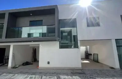 Casa com 3 quartos sendo 1 suíte e 3 vagas de garagem a venda em condomínio fechado no bairro marilândia em juiz de fora