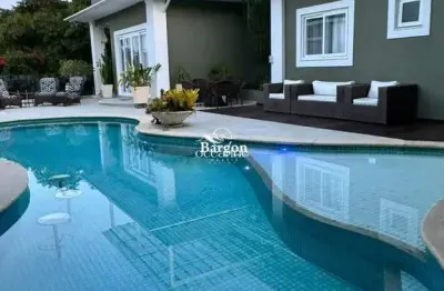 Casa com 6 suítes a venda no bairro ferradura em armação dos búzios rj