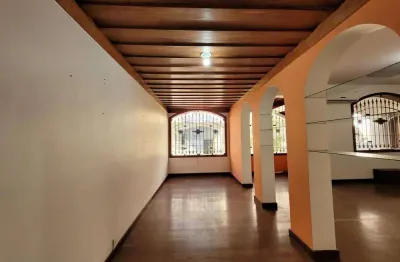 Vendo casa com piscina na tijuca – 349 m² e 3 quartos (2 suítes).