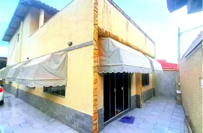 Imóvel a venda com duas casas na rua dos biólogos na taquara .