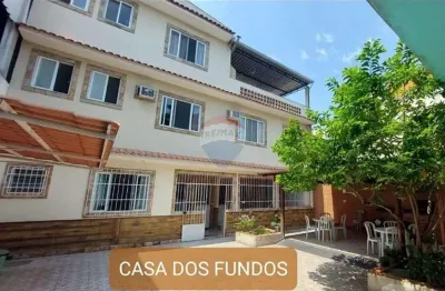 Duas belas casa , preço único, 423m2,  no centro da taquara, próximo ao restaurante jiló na manteiga .