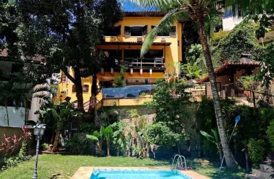 Espetacular casa à venda na gávea, com 357 m², 6 quartos, salão de jogos e piscina num lindo jardim
