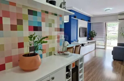 Vendo apartamento reformado com 2 quartos (1 suíte) varandão – 1 vaga na escritura!