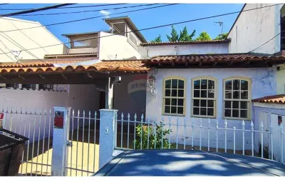 Casa à venda com 211m2, 3 quartos, por R$ 435.000, em rua fechada, na Taquara