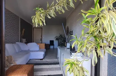 Varanda, 2 vagas com vista indevassada de todos os cômodos.