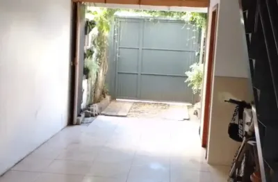 Franceschini vende um lindo sobrado , em ana rech, ponto nobre da cidade