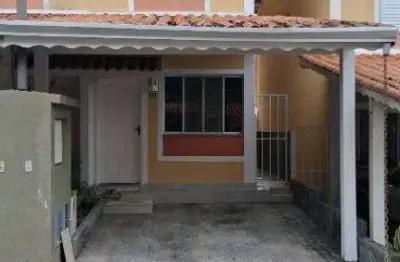 Casa reformada com 2 dormitórios, em condomínio com muito lazer!