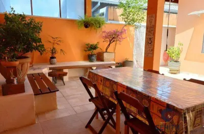 Casa térrea com 3dorms/1sts, churrasqueira, piscina, climatizada! à venda.