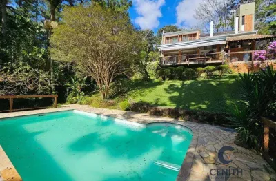 Casa em estilo rústico com living integrado e muito lazer! 327 m²