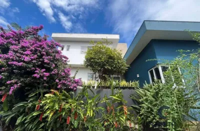 Maravilhosa casa com 3 suítes, piscina, churrasqueira! 300 m²