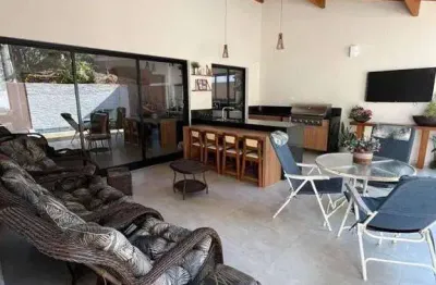 Linda casa com 3 dorms/1sts, planejados, escritório, gourmet, piscina!