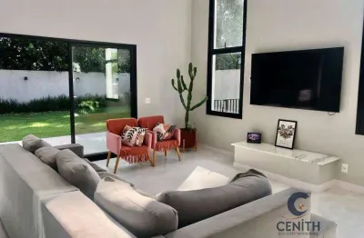 Linda casa com 4 dorms/2sts, living integrados, amplo quintal, planejados!