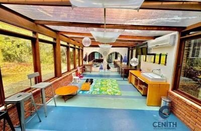 Belíssima casa com área total de 1866m2 a venda no forest hills - jandira