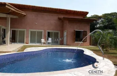 Casa térrea com 3 suítes, gourmet, sustentável, piscina, churrasqueira!