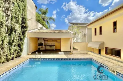 Casa maravilhosa com 3 dormitórios (1 suíte), piscina, churrasqueira! 390m²