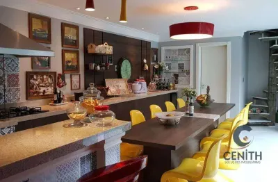 Linda casa com 5 suítes, espaço gourmet, adega, piscina, atêlie! 700 m²