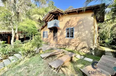 Casa rústica, 90% térrea. lareira, gazebo, jardim, lazer, pacífico! 440 m²