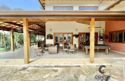 Fazendinha - 4sts, lareira, varanda gourmet, piscina e campinho! 540 m²