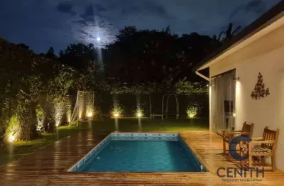 Maravilhosa casa com 3 suítes, gourmet, living integrado, closet, hidro!