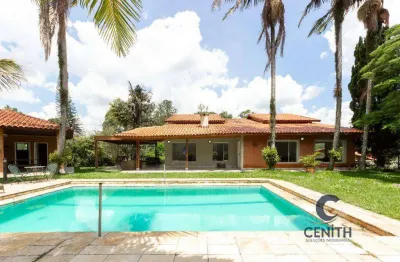 Incrível casa com 5 dorms/3sts, churrasqueira, bar, piscina, sauna, gourmet