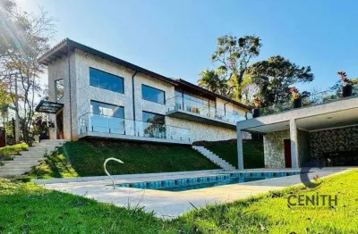 Imóvel moderno com 4 suítes, área gourmet, piscina, solarium, muito verde!