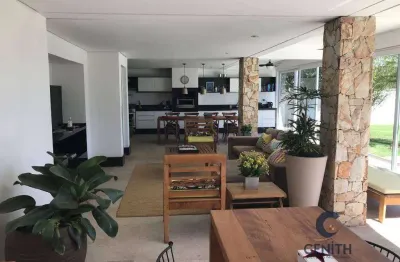 Imóvel alto padrão com 5 dormitórios, área gourmet e vista para o verde