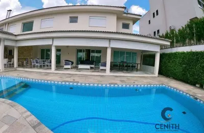 Casa de alto padrão com 5 suítes, área gourmet completa e quadra de tênis!