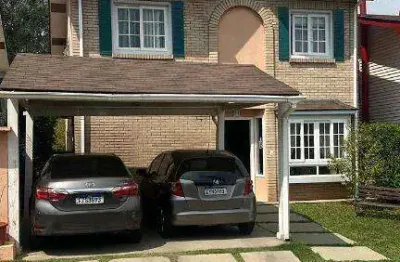 Charmosa casa com 3 suítes, em condomínio exclusivo na granja viana