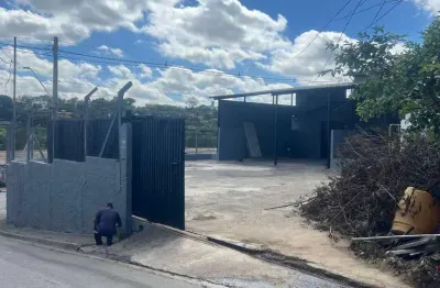 Galpão comercial para locação – 400 m² construídos + 400 m² de pátio