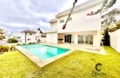 Casa nova clean e moderna com 04 suítes e 333m2 no condomínio golf village