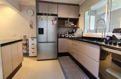 Sobrado com espaços amplos, conforto e área gourmet – ideal p/ sua família!